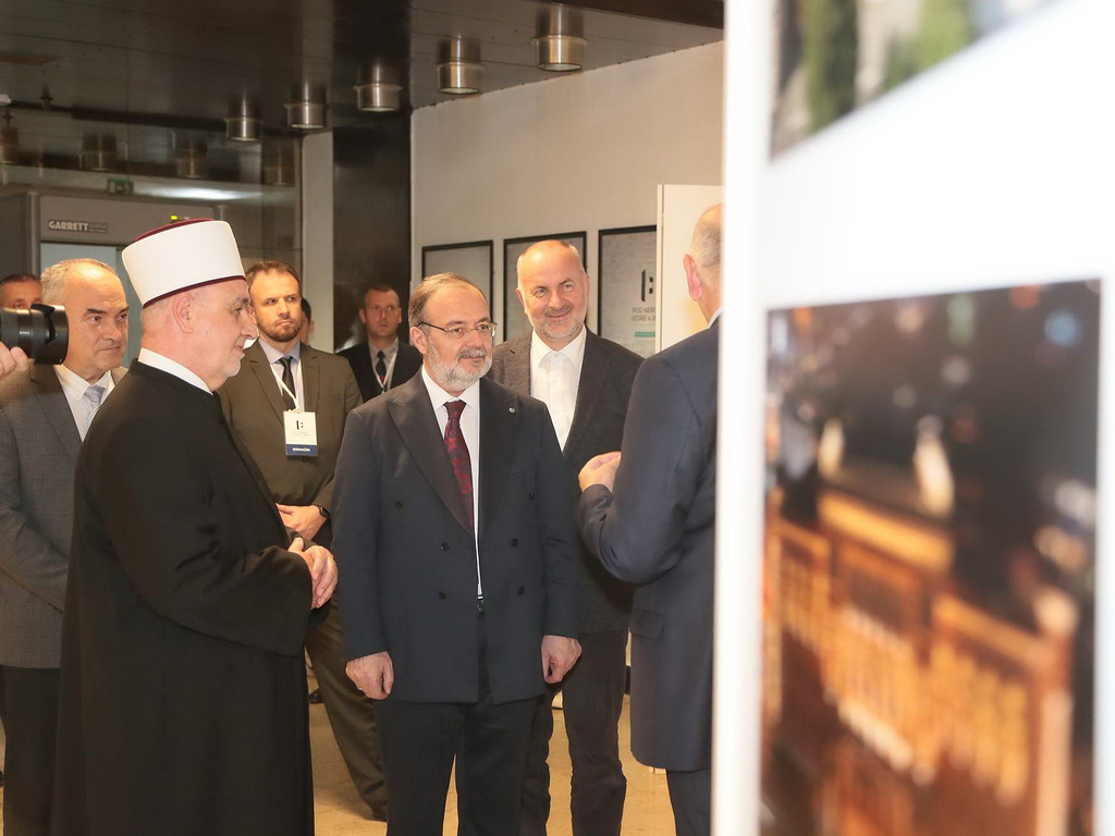 Mehmet Görmez u pratnji reisu-l-uleme posjetio izložbu 'Pod nebom vedre vjere'