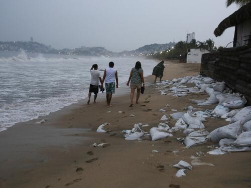 Meksiko se sprema za uragan Otis, opasnost od 'katastrofalne' štete