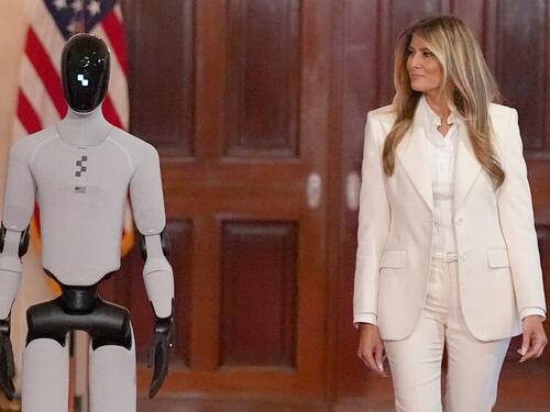 Melania Trump prošetala s robotom u Bijeloj kući