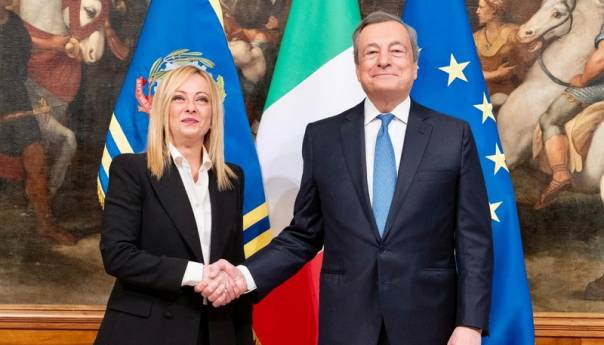 Meloni i formalno preuzela funkciju od Draghija