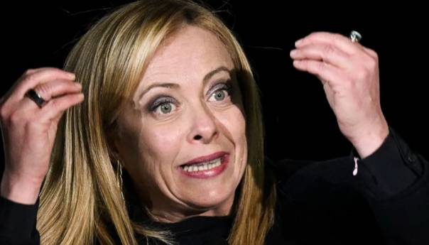 Meloni i Vlada Italije predložili kazne za preduzeća koja koriste strane izraze