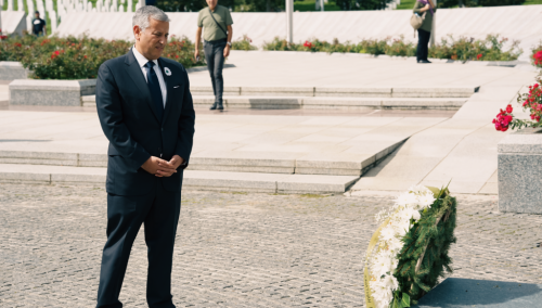 Mennuti posjetio Memorijalni centar Srebrenica i odao počast žrtvama genocida