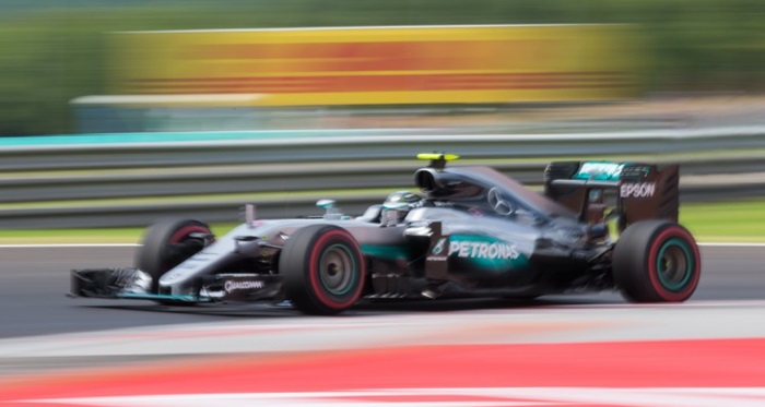 Mercedes se nada Hamiltonovom nastupu za kraj sezone 