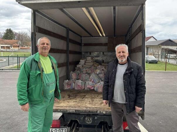 Merhamet Bihać uručio 80 paketa pomoći socijalno ugroženim u Livnu