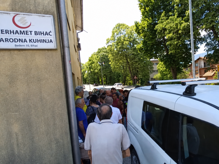 Merhamet Bihać započeo podjelu kurbanskog mesa, planirana distribucija 20 tona pomoći
