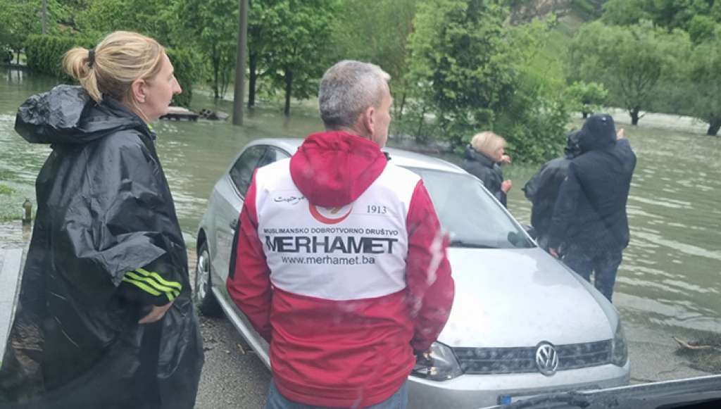 'Merhamet' kontinuirano doprema interventnu pomoć poplavljenim područjima u Krajini