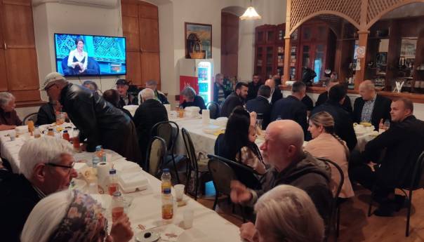 Merhamet Mostar organizirao iftar sa povratnicima u Trebinju