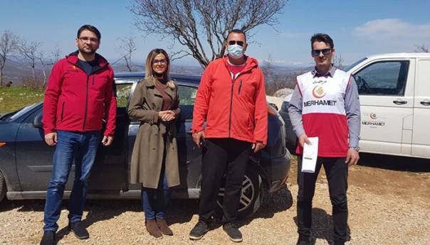 'Merhamet' Njemačke obezbijedio djeci iz Stoca poklon bonove vrijedne po 50 KM