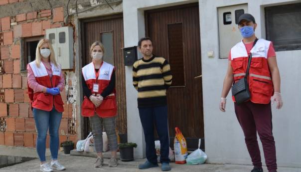 „Merhamet“ povodom Uskrsa podijelio 300 paketa ugroženim katoličkim porodicama