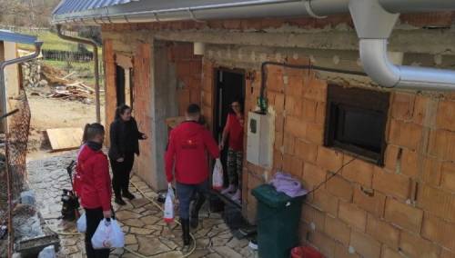 Merhametovi timovi na terenu dostavljaju pomoć ugroženim od poplava