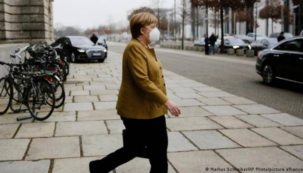 Merkel će u petak primiti vakcinu AstraZeneca