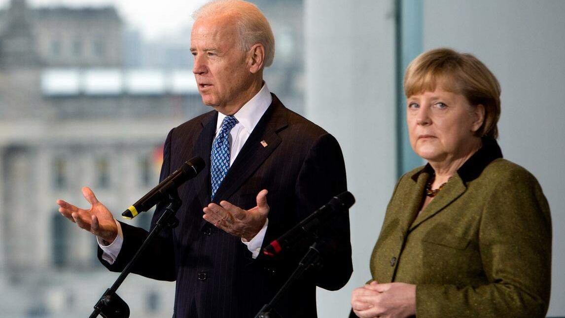 Merkel i Biden podržali pozive Rusiji da zaustavi pokrete vojnika na granici