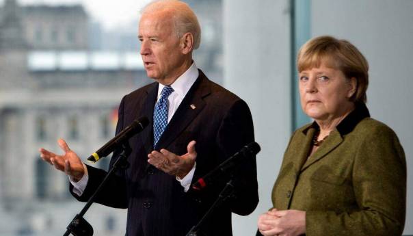 Merkel i Biden podržali pozive Rusiji da zaustavi pokrete vojnika na granici