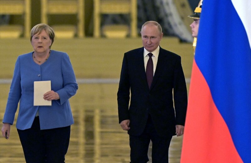 Merkel i Putin: Dijalog važan i pored velikih razlika