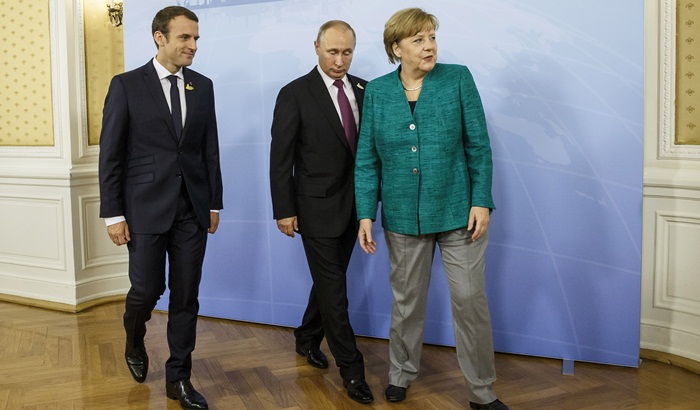 Merkel, Macron i Putin razgovarali o ruskoj vakcini Sputnik V