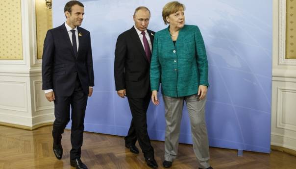 Merkel, Macron i Putin razgovarali o ruskoj vakcini Sputnik V