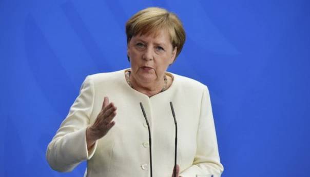 Merkel: Najefikasnija stvar protiv virusa korona je vrijeme