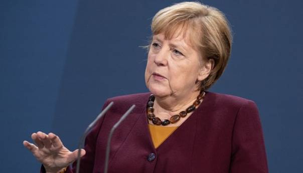 Merkel: Odmah započeti pregovore sa proizvođačima vakcina