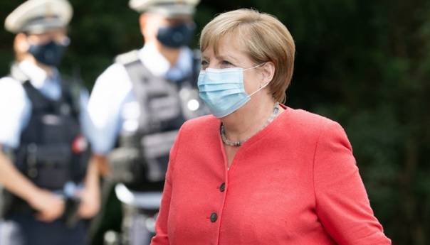 Merkel poziva Nijemce da se za Božić druže putem videopoziva