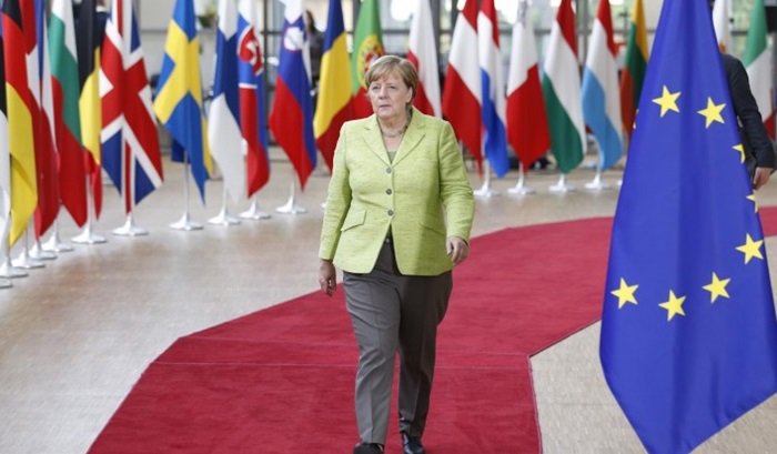 Merkel pozvala na pomirenje u SAD-u