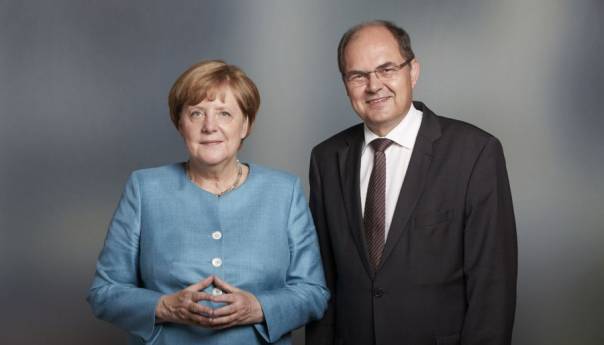 Merkel pozvala Schmidta i Inzka na razgovor