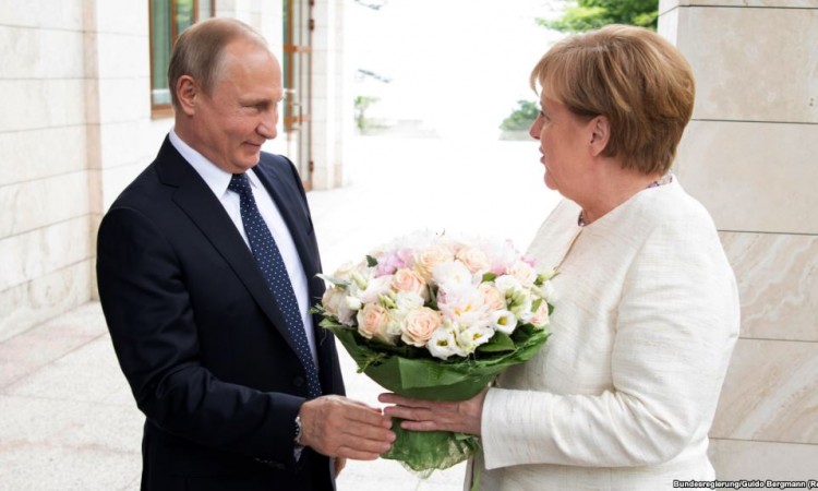 Merkel s Putinom na godišnjicu trovanja Navaljnija
