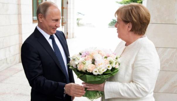 Merkel s Putinom na godišnjicu trovanja Navaljnija