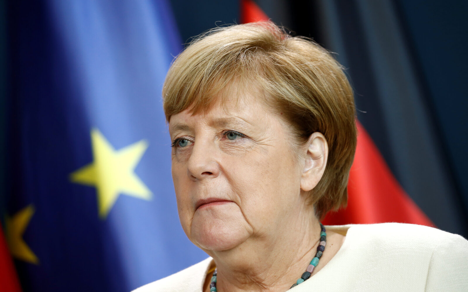 Merkel traži oštrije mjere za suzbijanje koronavirusa