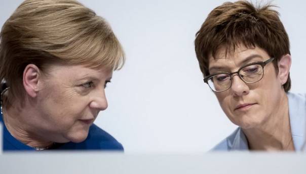 Merkel žali zbog odluke Annegret Kramp-Karrenbauer