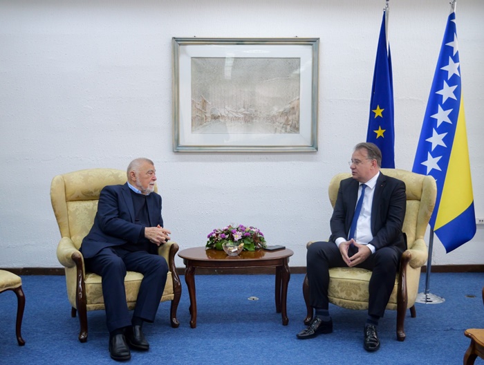 Mesić čestitao premijeru Nikšiću i poželio mu uspješan rad