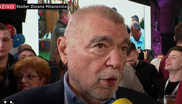 Mesić: Građani su Kolindi poslali poruku da "Hrvatska zna"