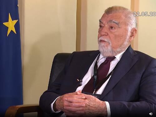 Mesić: U Srebrenici je bio školski primjer genocida