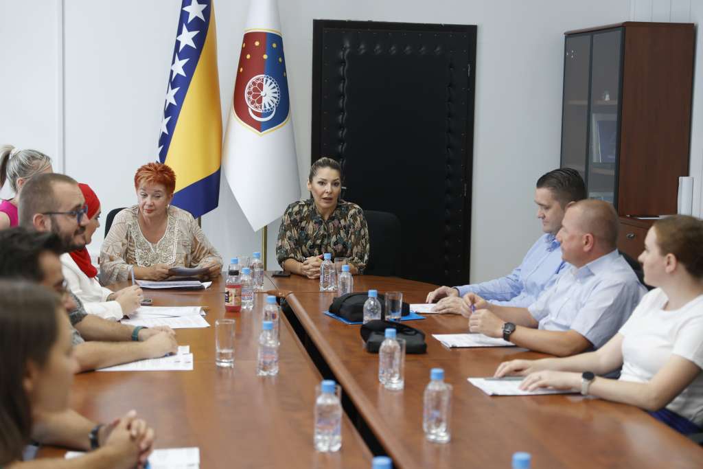 Mesihović s doktorantima potpisala ugovore za sufinansiranje izrade doktorskih disertacija