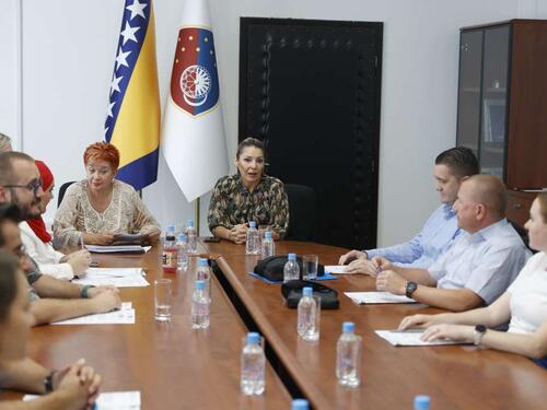 Mesihović s doktorantima potpisala ugovore za sufinansiranje izrade doktorskih disertacija