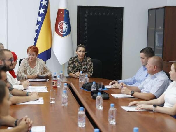 Mesihović s doktorantima potpisala ugovore za sufinansiranje izrade doktorskih disertacija