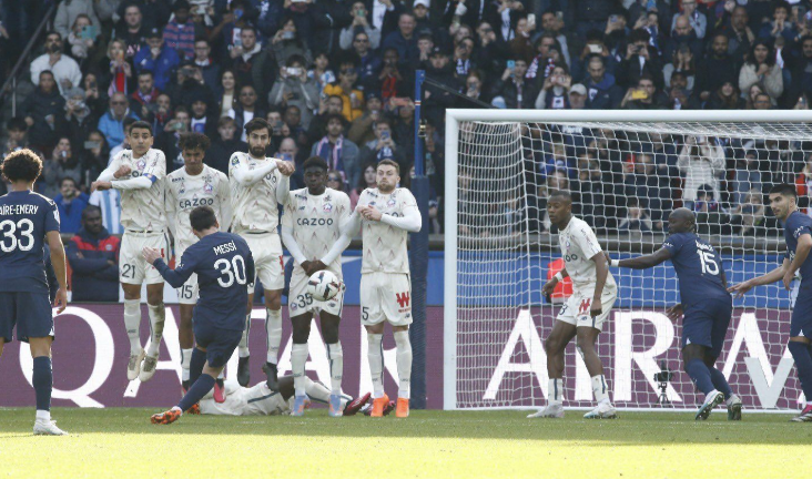 Messi golom iz slobodnjaka u 94. minuti donio pobjedu PSG-u