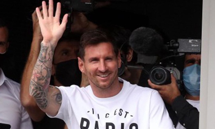 Messi sletio u Parizu, hiljade ljudi na ulicama