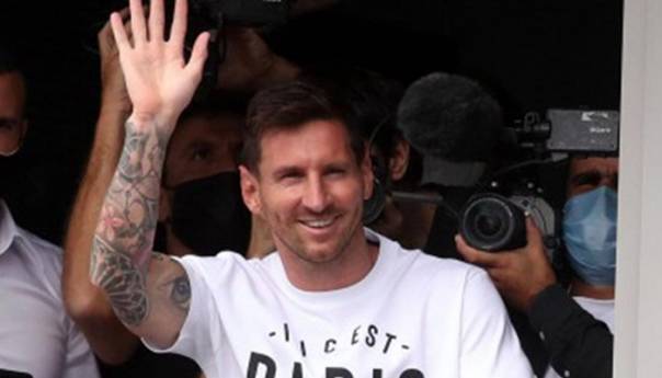 Messi sletio u Parizu, hiljade ljudi na ulicama