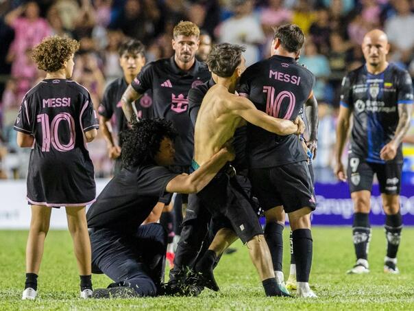 Messi srušen tokom intervencije osiguranja