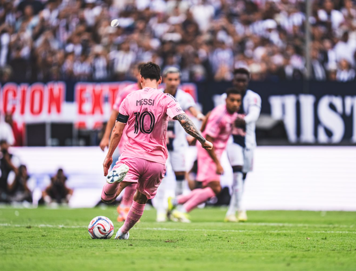 Messi tek drugi igrač u historiji s 900 pogodaka