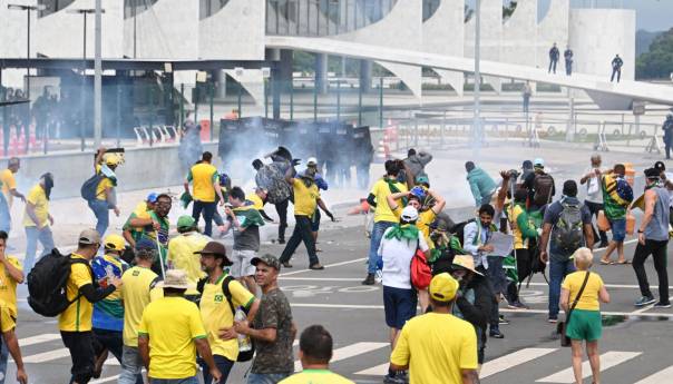Meta uklanja sadržaje koji podržavaju nerede u Brazilu