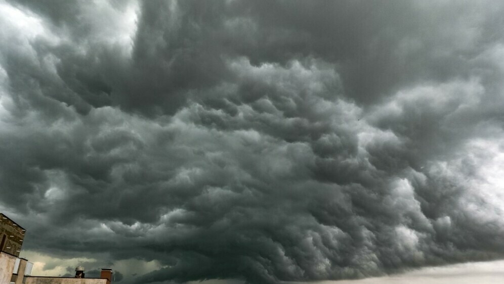 Meteorolozi najavljuju haos: Sloveniju večeras pogađa snažno nevrijeme