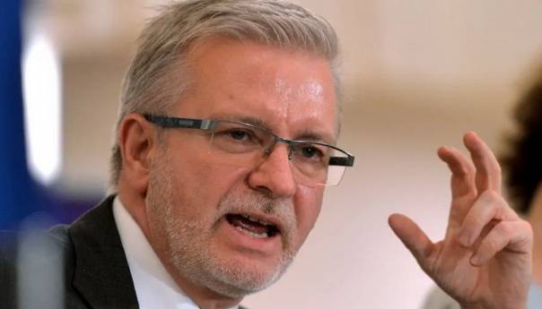 MICHAEL GAHLER - POZIV NA RAZUMAN KOMPROMIS