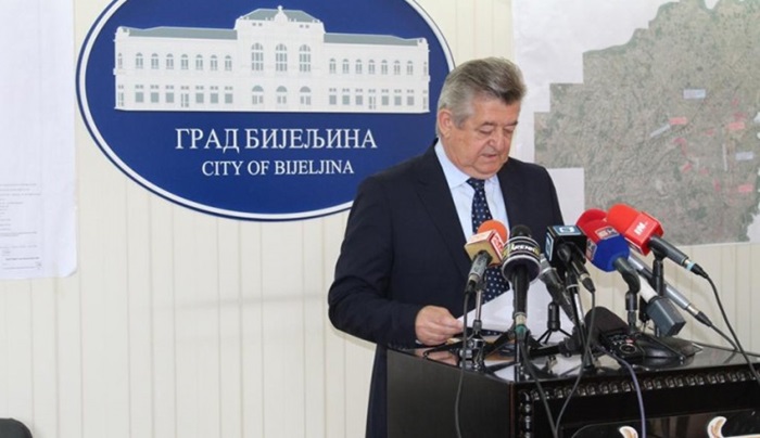 Mićo Mićić i dalje na respiratoru