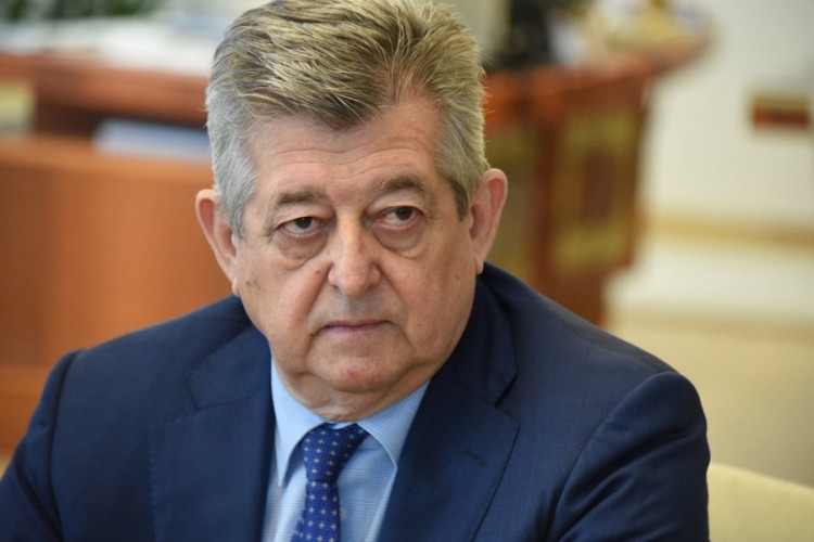 Mićo Mićić na respiratoru