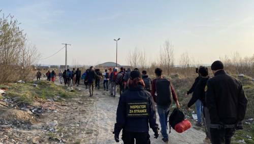 Migranti iz napuštenih objekata na području Bihaća smješteni u centar 'Lipa'