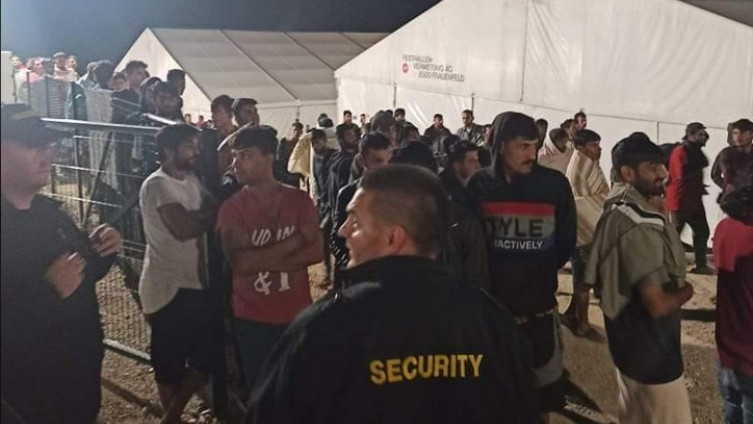 Migranti kamenjem gađali policiju, specijalci izašli na teren, čuli se i pucnji