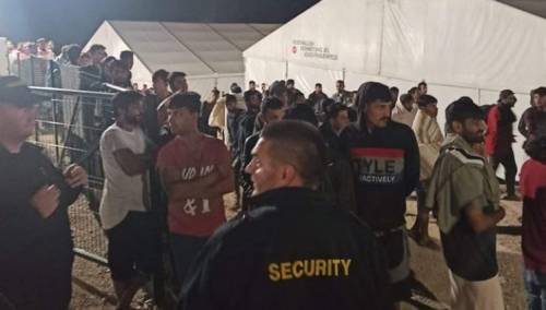 Migranti kamenjem gađali policiju, specijalci izašli na teren, čuli se i pucnji