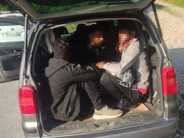 Migranti krijumčareni iz BiH, upleteni i carinici
