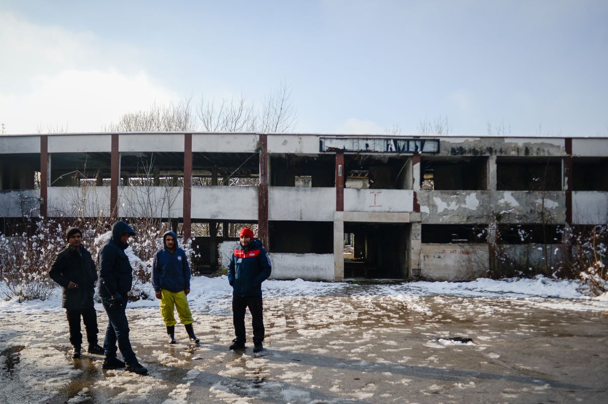 Migranti se smrzavaju u ruševinama 'Krajinametala'